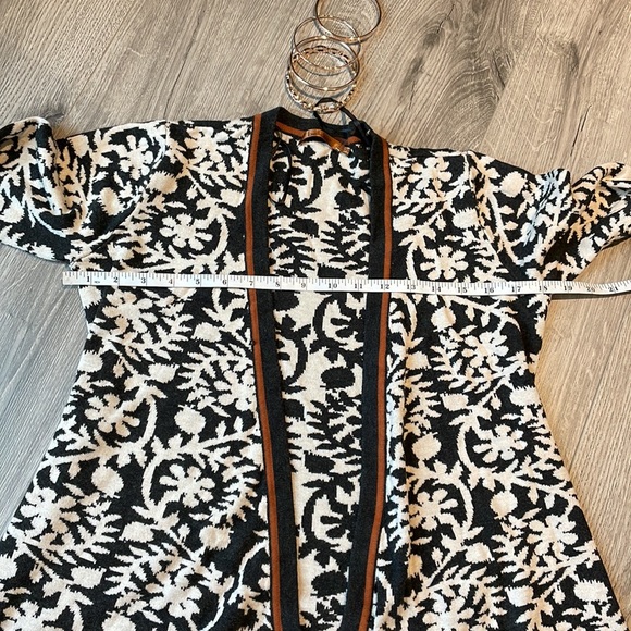 Fall Favourite Open Cardigan with a hi-low and rounded back & flat front . - Picture 4 of 6